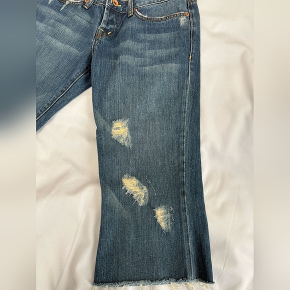 !IT Distressed Denim Button Fly Sweetie Capris- Size 29 - Picture 2 of 7